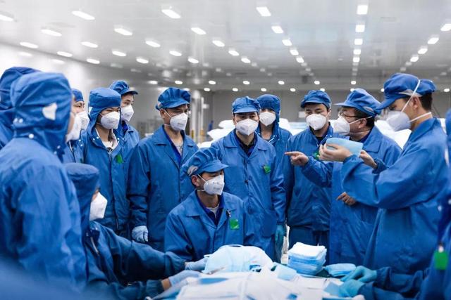 為什么上海能迅速集結(jié)出“抗疫生力軍”？這一緊急立法是關(guān)鍵